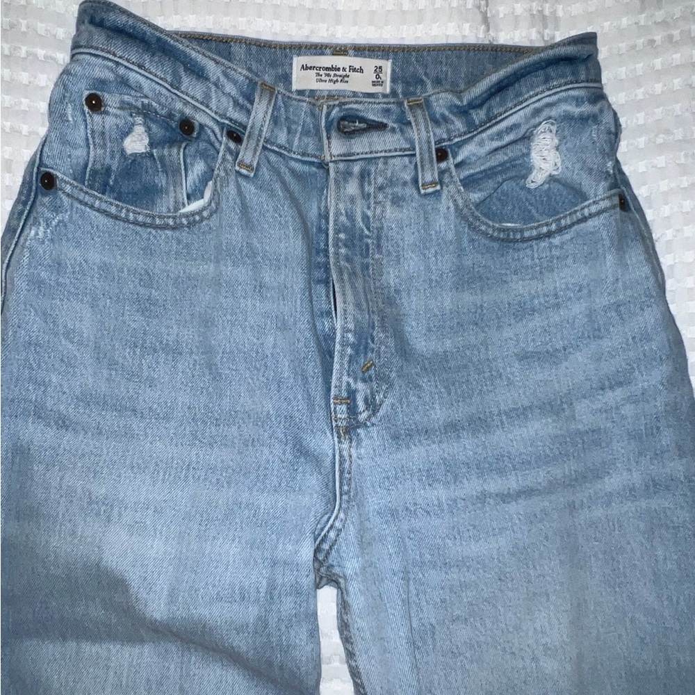 Abercrombie & Fitch 90s straight destroyed